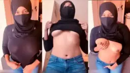 Cewe Jilbab Hitam Sange, Remas-remas Toket Sampe Crot