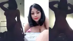 Gadis Telanjang Di Kamar Gelap Yang Menggoda