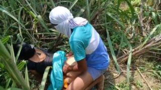 Nyonya Besar Digebuk Kuli Di Kebun India, Crot Di Luar