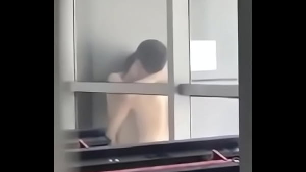 Goyangin Badan Di Gym Kampus, Sampe Basah Kuyup Kena Keringet Doi