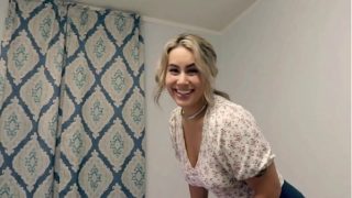 Tidur Satu Ranjang Dengan Ibu Tiri Seksi, Malam Penuh Godaan.