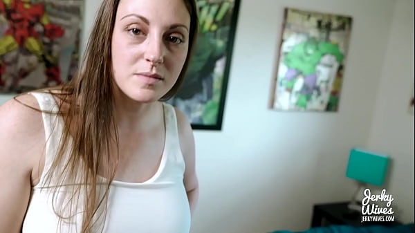 Ibu Tiriku Redamkan Ereksiku Pakai Dada Montoknya – Melanie Hicks