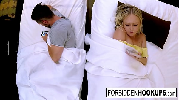 Gadis-gadis Seksi Berani Mainin Adik Tiri Dengan Nafsu Terlarang!