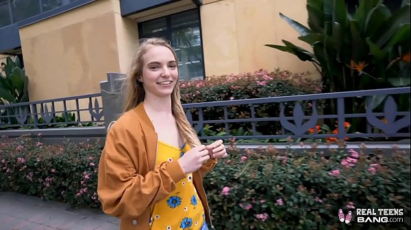Gadis Kecil Rusia, Memek Mungilnya Diobrak-abrik Sampai Nganga
