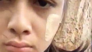 Bikin Gf Assam Crot Di Luar, Bulu Memek Basah Kena Hawa Panas.