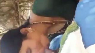 Cewek Desa India Ngeblow Di Pinggir Jalan, Bikin Liur Keluar Terus