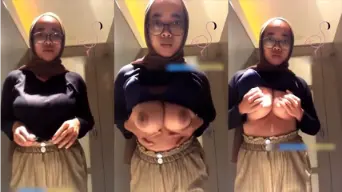 Pap Hijaber Toge, Tangannya Nakal Remas-remas Toket Sendiri Sampe Basah.