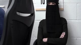 Wanita Pencuri Asal Pakistan Kena Hukum Di Amerika, Tapi Hukumannya Bikin Makin Panas.