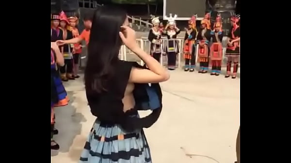 Ngentotin Cewek Cina Kelihatan Pentilnya Pas Ngintip