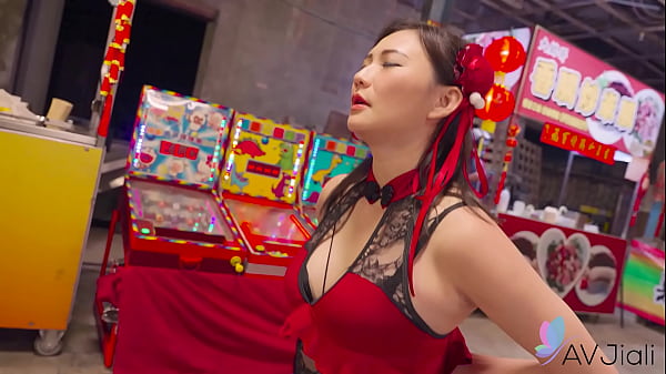 Cewek Cina Mio Digenjot Di Pasar Malam, Suara Nafasnya Bikin Makin Panas.