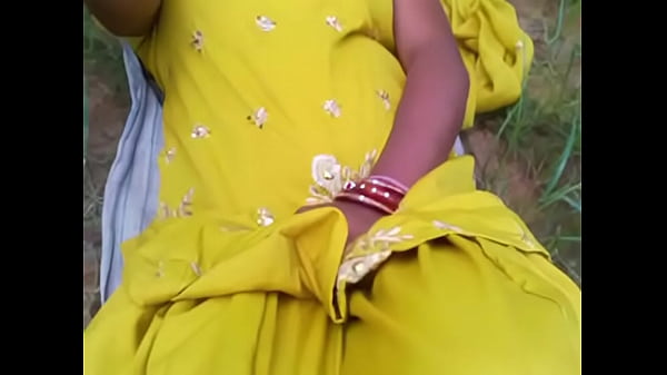 Gadis Di Ladang Dengan Suara India Yang Bikin Basah