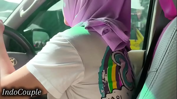 Ibu Hijab Lagi Nyetir Sambil Ngewe Mulut Sama Pacar, Video Viral Jakarta.