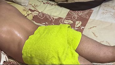 Ibu Mertua Montok Bantuin Mantu, Pijat Malah Berujung Nafsu.