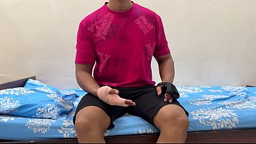 Ibu Tiri Bantu Anak Tiri Yang Luka Mandi, Malah Godain Dia. Akhirnya Isep Kontolnya, Terus Digenjot Keras.
