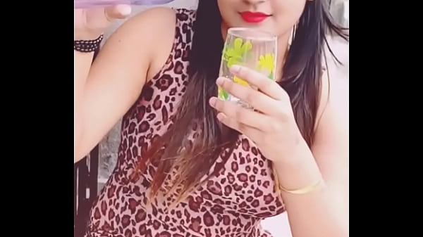 Cewek India Ngesot Sambil Ngangkang, Bikin Makin Pengen