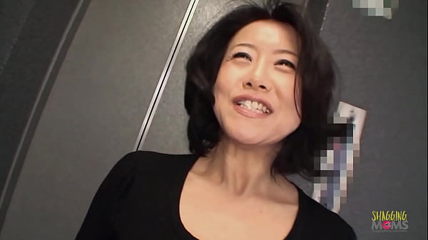 Ibu-ibu Asia Montok Siap Mainin Semua Mainan Seks Di Memek Basahnya.