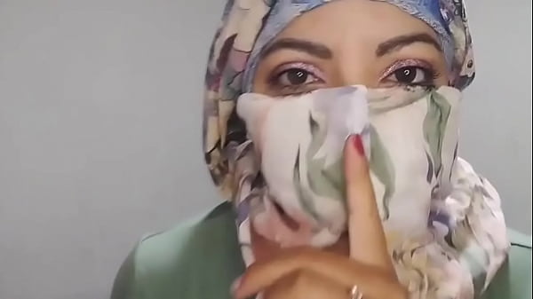 Istri Hijab Arab Masturbasi Diam-diam Sampai Orgasme Liar, Pancutan Nyata Saat Suami Pergi