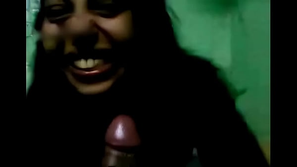 Sakhshi Bhabhi Ngocok Kontol Pake Mulut, Suara Nikmatnya Bikin Muncrat!