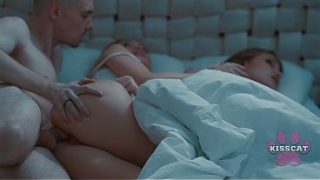 Ayah Tiri Bakal Ngewe Dan Crot Di Dalem Anak Tiri Jessie Ames Di Ranjang Bareng Sementara Ibu Tiri Ada?