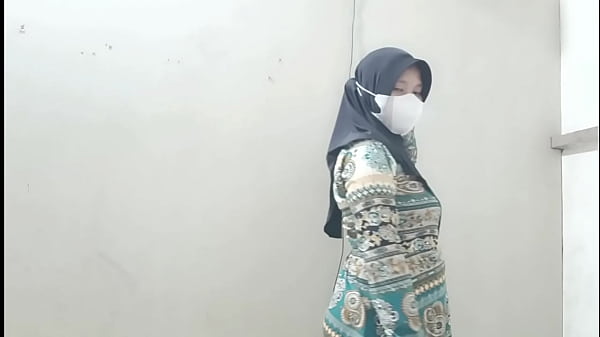 Ngentot Bininya Tetangga Pas Suaminya Berangkat Nyari Duit.