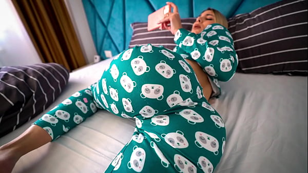 Kakak Tiri Digrebek Lagi Nonton Bokep, Langsung Bantuin Sampe Crot Minta Diisi Penuh