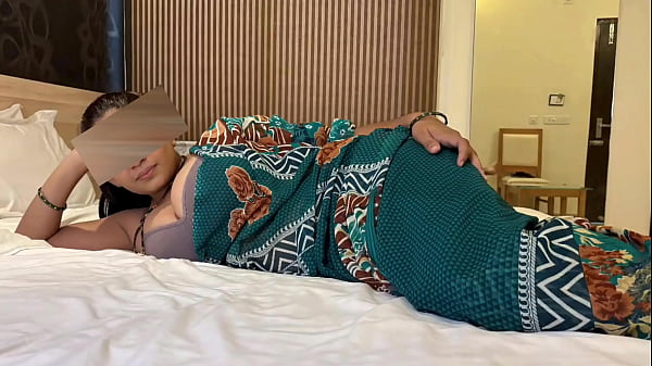 Sasur Ji Nakal Sama Bahu Baru, Lalu Ngewe Dia Keras-keras Pakai Suara Hindi