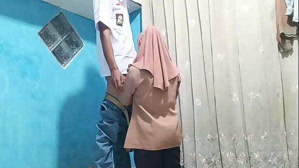 Murid Mainin Kontol Ke Bu Guru Pas Pulang Sekolah.