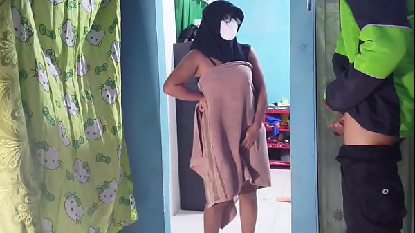 Kepergok Ojol Pas Lagi Sibuk Mainin Kontol Sendiri Sambil Ngaceng