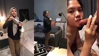 Mahasiswi Hijab Seksi Disuruh Pacarnya Telanjang Sampai Basah