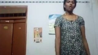 Tamil Aunty Buka Baju, Goyang-goyang Bikin Makin Panas
