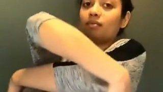 Video Nisha Buka Baju Kaos Desi, Goyang Sange