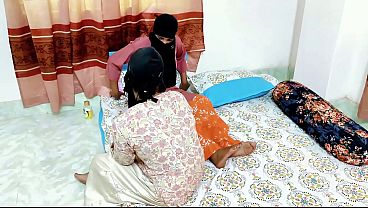 Desi Bhabhi Main Dildo Dalwa Ke Chud Rahi Hai