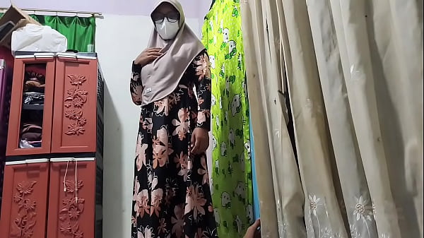 Bu Guru Grebek Murid Lagi Colmek, Trus Diajak Crot Bareng.