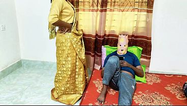 Bhabhi Pakai Saree Desi, Suami Langsung Ngewe Panas.