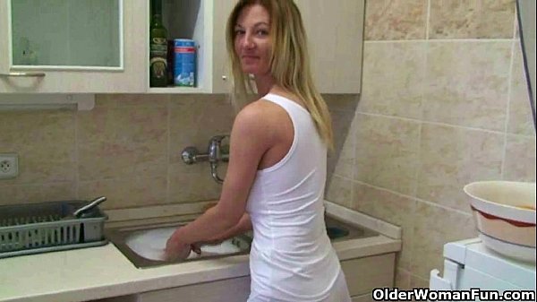Tontonan Coli Buatan Mama Di Rumah