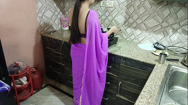 Ibu Tiri Desi India Kagetin Anak Tiri Vivek Di Ultahnya, Ngomong Kotor Pake Suara Hindi Yang Bikin Makin Panas.
