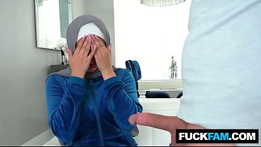 Tetangga Hijab Kena Kejutan Kontol Besar, Sophia Leone Sama Nicky Rebel