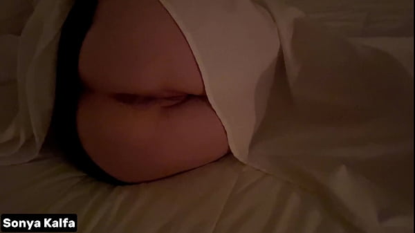 Ibu Tiri Arab Yang Horny Digenjot Semalaman Di Ranjang.