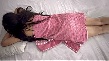 Nri Cewek Minta Pijat Pantat Sama Pelayan, Langsung Ditusuk Kontol Gede Sampe Ngeces.