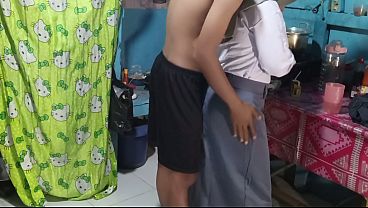 Ngentot Adik Ipar Di Dapur, Makin Bernafsu Pas Dia Siap-siap Berangkat Sekolah.