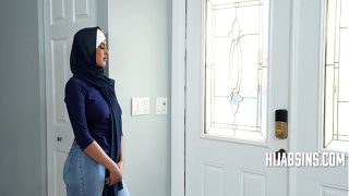 Gadis Arab Kaku Itu Akhirnya Belajar Budaya Amerika Dengan Cara Yang Bikin Dia Makin Liar Dan Basah.