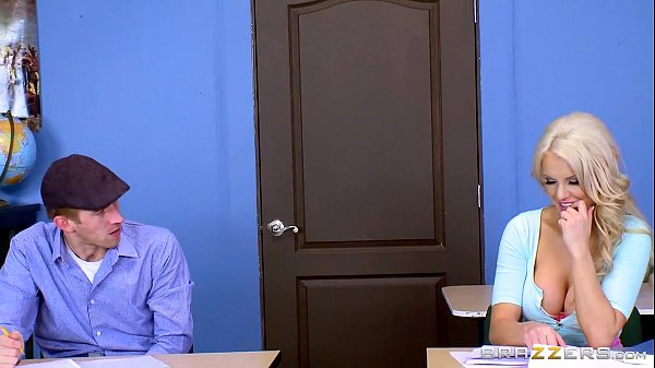 Brazzers – Kenzie Taylor – Montok Besar Di Sekolah, Bikin Ngaceng