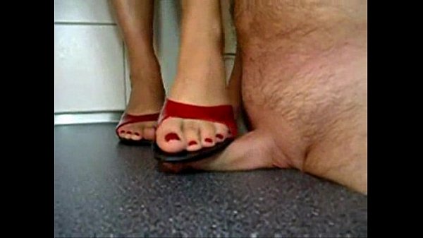 Bhabhi India Nakal Injak-injak Kontol Si Devar Biar Makin Keras