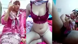 Yani Hijab Lepas, Siap Nampang, Crot Bebas