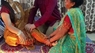 Ibu Dan Anaknya Digilir Habis-habisan Oleh Majikan Dalam Threesome Desi