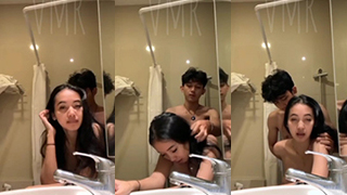 Miss S Ngewe Di Toilet, Sampai Merembek Ke Luar