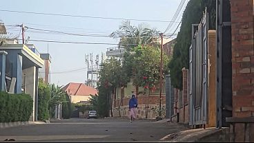 Astaga, Emak Arab Colmek Di Pinggir Jalan Depan Rumah, Bikin Malu Tapi Bikin Panas.