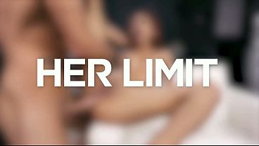 Cewek Asia Langsing Pake Lingerie Pink, Diminyaki, Dan Dijebol Anusnya Sampe Keras