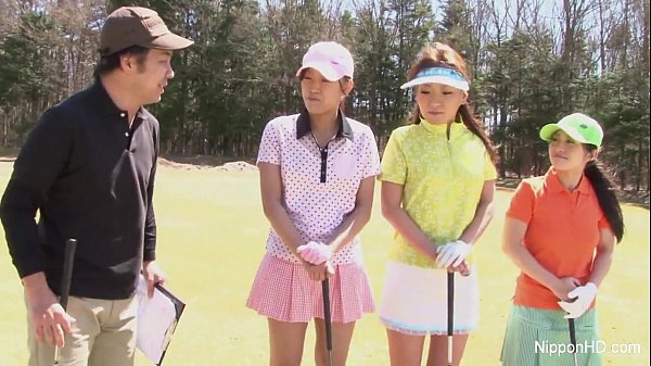 Gadis Belia Asia Main Golf Bugil, Montok-montok Bergoyang