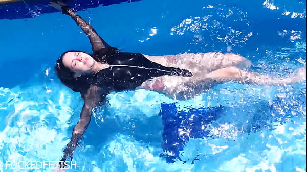 Jilat Tubuh Basah Kencang Jessica Bunny Di Dalam Air